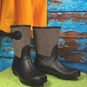 Chooka Black & Cream Color Herringbone Boots

Rain Boots